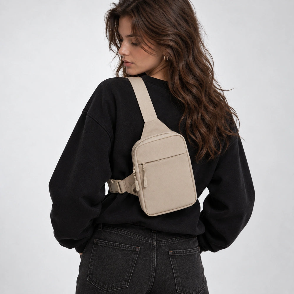 Crossbody Bag 2.0 Beige back lifestyle