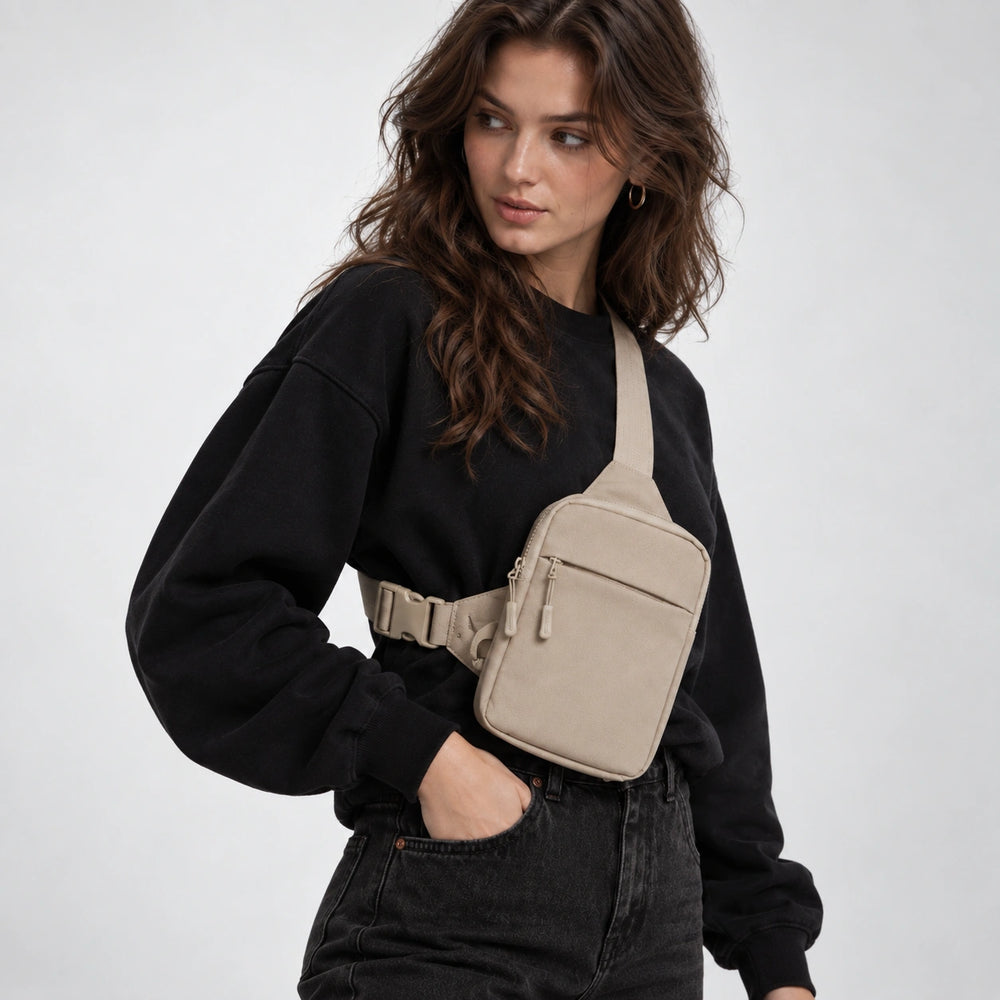Crossbody Bag 2.0 Beige front lifestyle