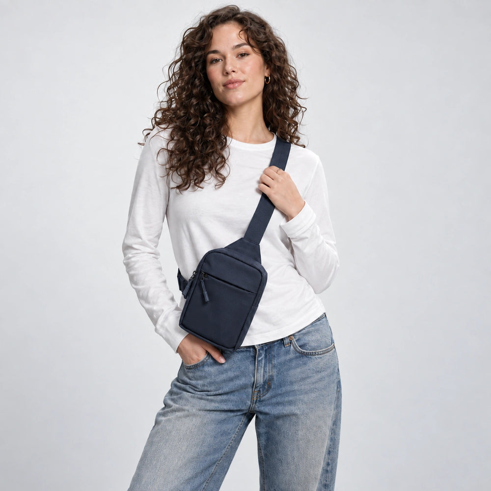 Crossbody Bag 2.0 Navy front lifestyle