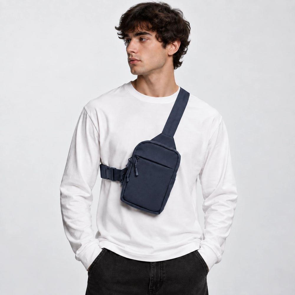 Crossbody Bag 2.0 Navy front lifestyle