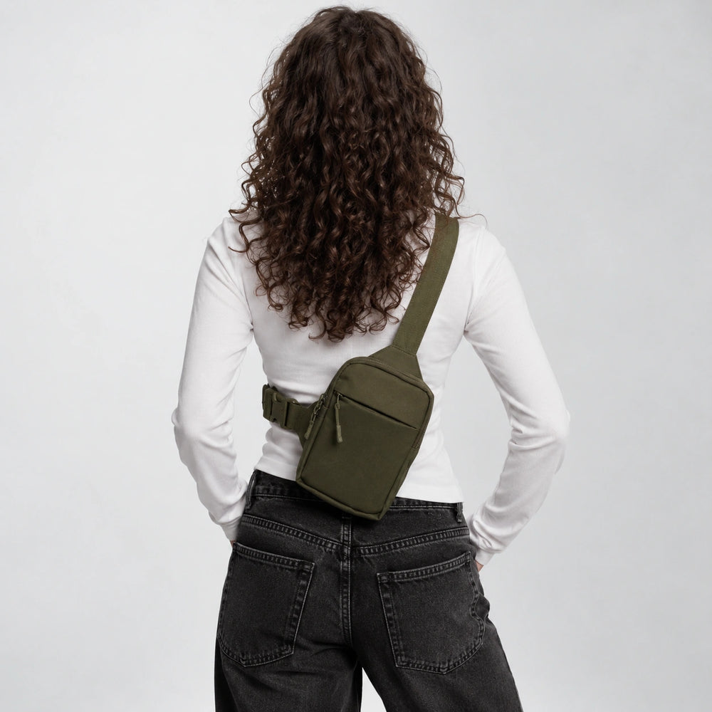 Crossbody Bag 2.0 Olive back lifestyle